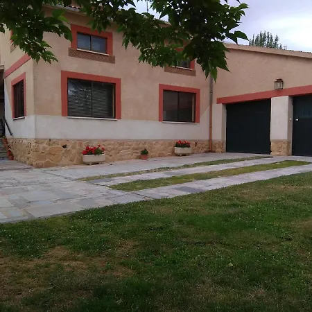 Holiday home Tuyas En Segovia Palazuelos de Eresma